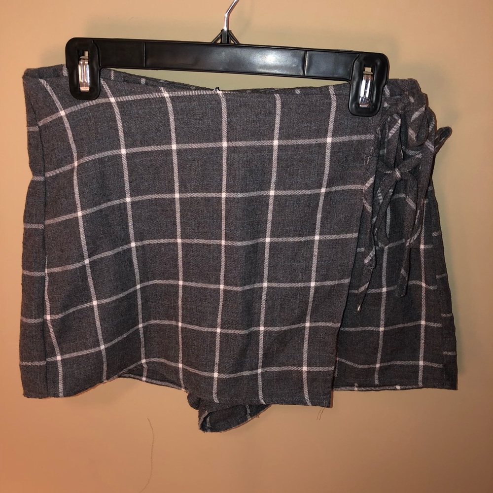 Grey and white plaid skort with zipper & ties